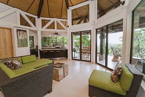 Tulemar Resort
