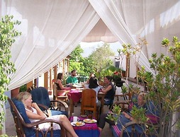 Yellow House - Hostel