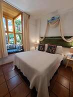 Yellow House - Hostel