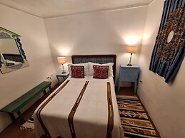 Yellow House - Hostel
