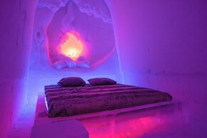 Arctic SnowHotel & Glass Igloos