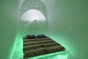Arctic SnowHotel & Glass Igloos