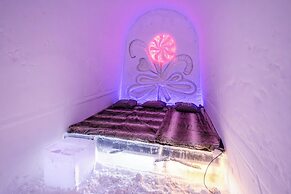 Arctic SnowHotel & Glass Igloos