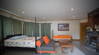The Log Home Experience Khao Yai