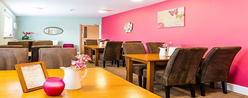 The Lounge Hotel and Bar