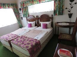 Parrot Lodge