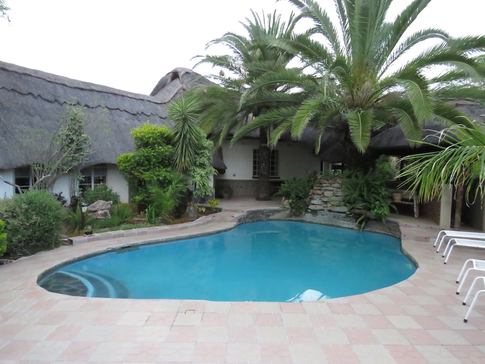 Parrot Lodge