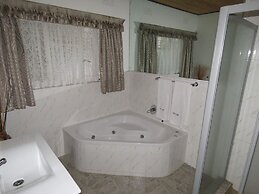 Parrot Lodge