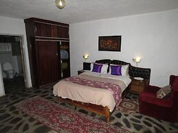 Parrot Lodge