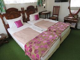 Parrot Lodge