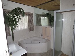 Parrot Lodge