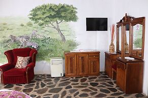 Parrot Lodge