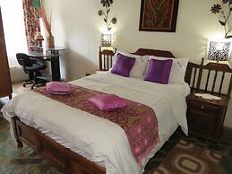 Parrot Lodge