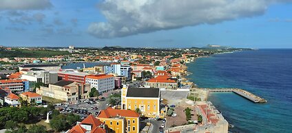 Majestic City Suites & Beach Hotel
