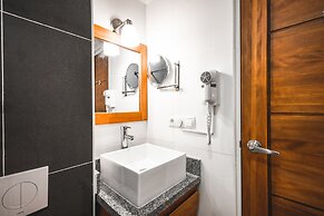 Majestic City Suites & Beach Hotel