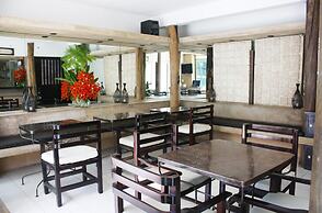 Hotel Maya Rue