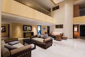 W Studio Resort Suites at Pyramid Tower