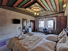 Falcon Cave Suites