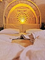 Falcon Cave Suites