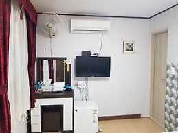 A Ji Hostel