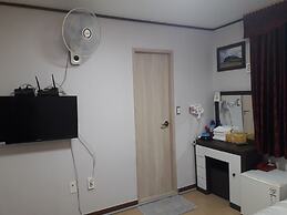 A Ji Hostel