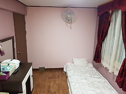 A Ji Hostel