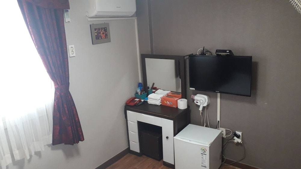 A Ji Hostel
