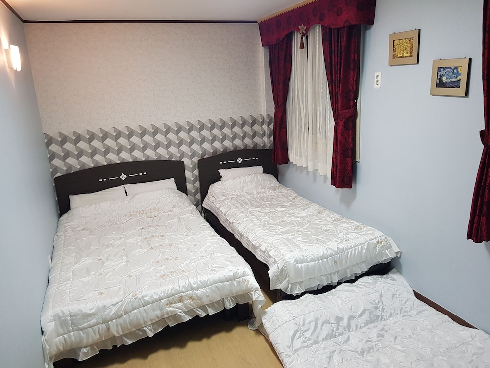 A Ji Hostel