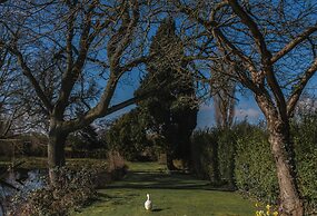 Healing Manor Hotel