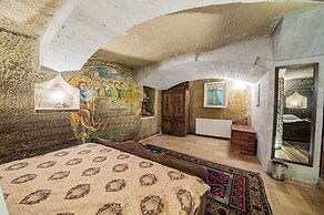 Chelebi Cave House