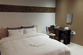 Hotel The May
