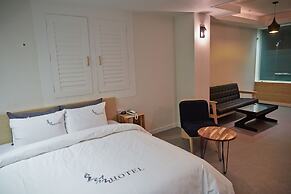 Hotel The May