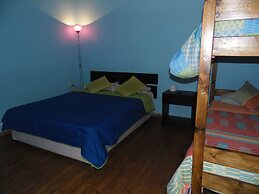 Hostal Tricontinental