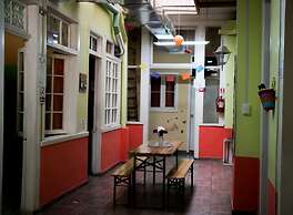 Hostal Tricontinental