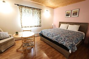 Kaleido Lodge Yukon