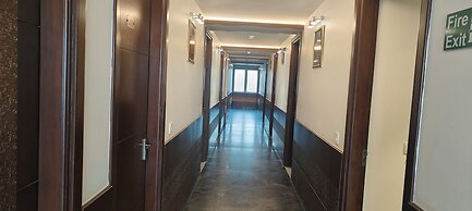 Hotel Taj Heights