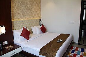 Hotel Taj Heights