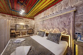 Kayatas Cave Suites
