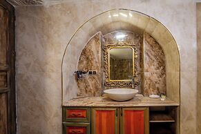 Kayatas Cave Suites