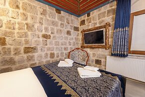 Kayatas Cave Suites