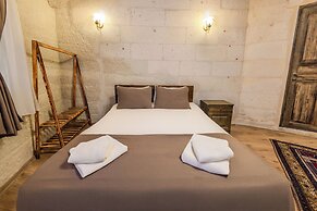 Kayatas Cave Suites