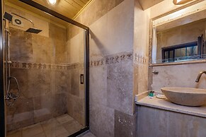 Kayatas Cave Suites