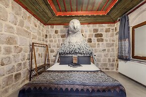 Kayatas Cave Suites