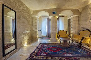 Kayatas Cave Suites