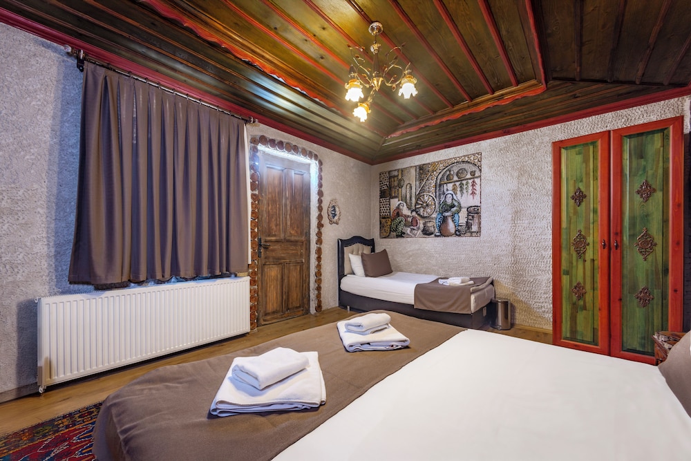 Kayatas Cave Suites