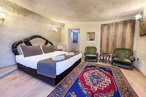 Kayatas Cave Suites