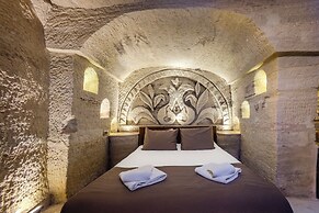 Kayatas Cave Suites
