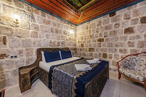 Kayatas Cave Suites