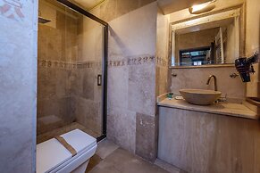 Kayatas Cave Suites