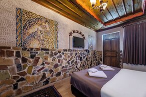 Kayatas Cave Suites